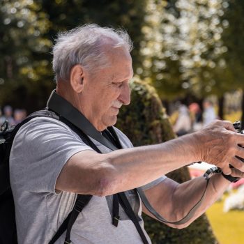free-photo-of-camera-maquina-de-pe-retrato