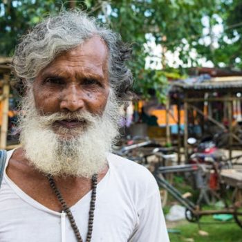 free-photo-of-homem-arvores-retrato-rural